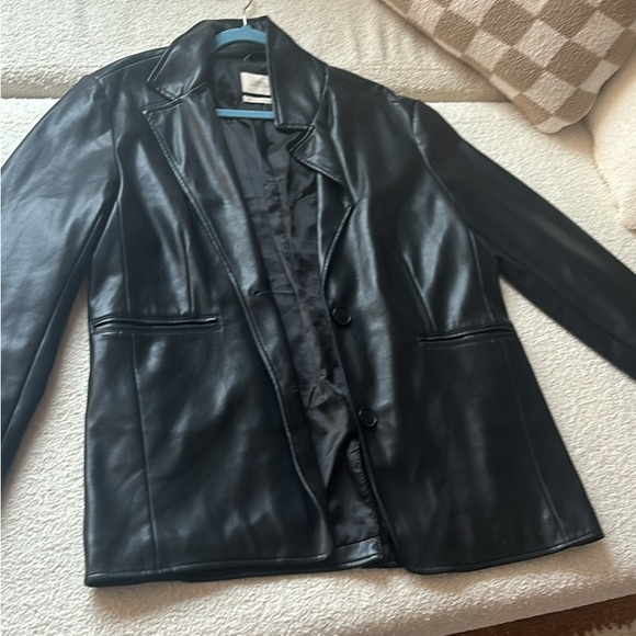 Black Oversized Leather Blazer - Picture 6 of 6